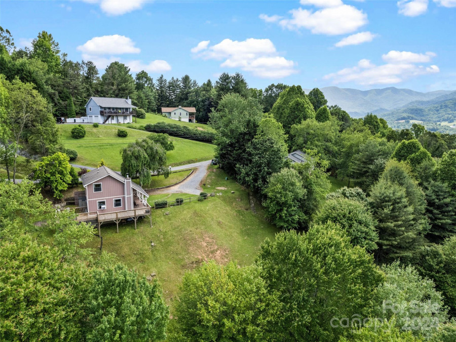 949 Maple Springs Dr Waynesville, NC 28785