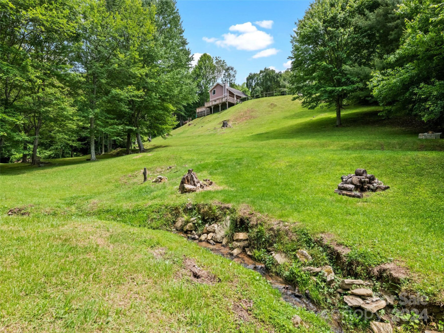 949 Maple Springs Dr Waynesville, NC 28785