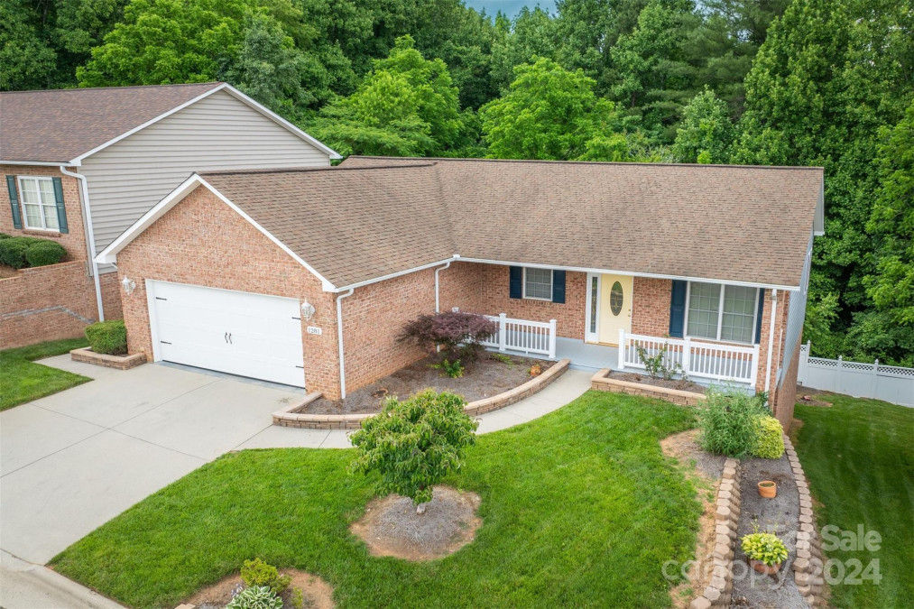 1281 Wexford Village Cir Lenoir, NC 28645