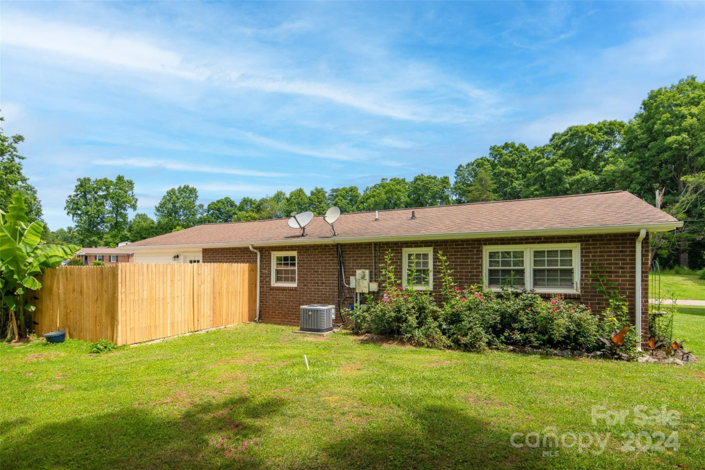 1025 Stagecoach Trl Lenoir, NC 28645