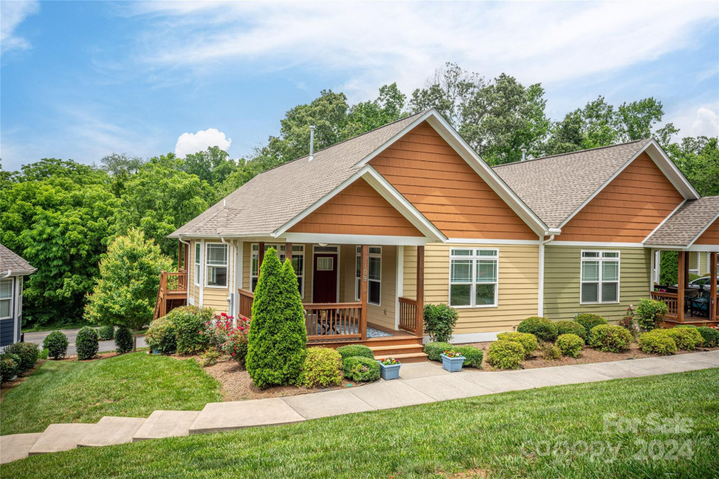 15 Myra Pl Asheville, NC 28806