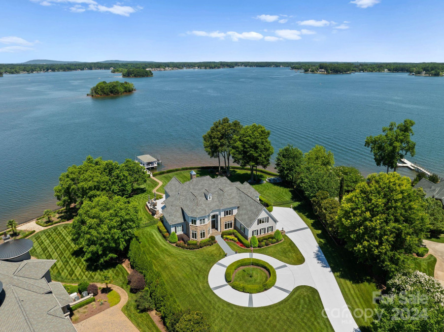 2477 Peninsula Shores Ct Denver, NC 28037