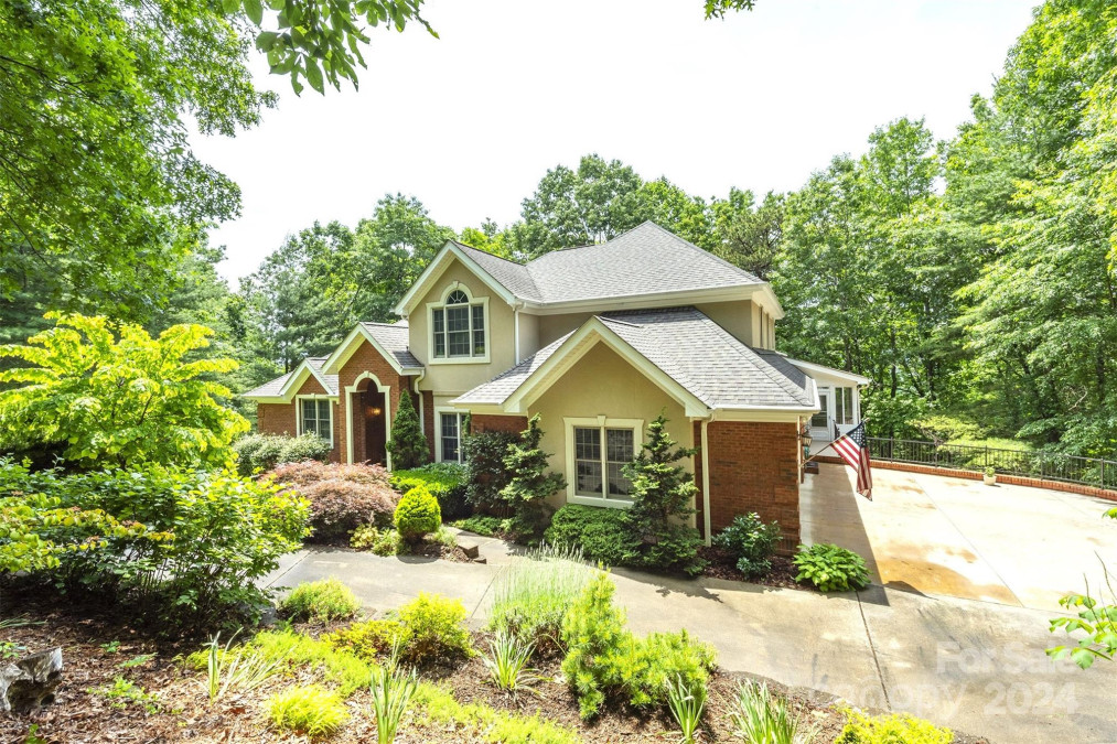 14 Vaughns Way Arden, NC 28704