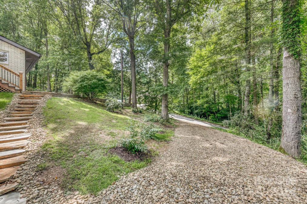 294 Martha Dr Spruce Pine, NC 28777