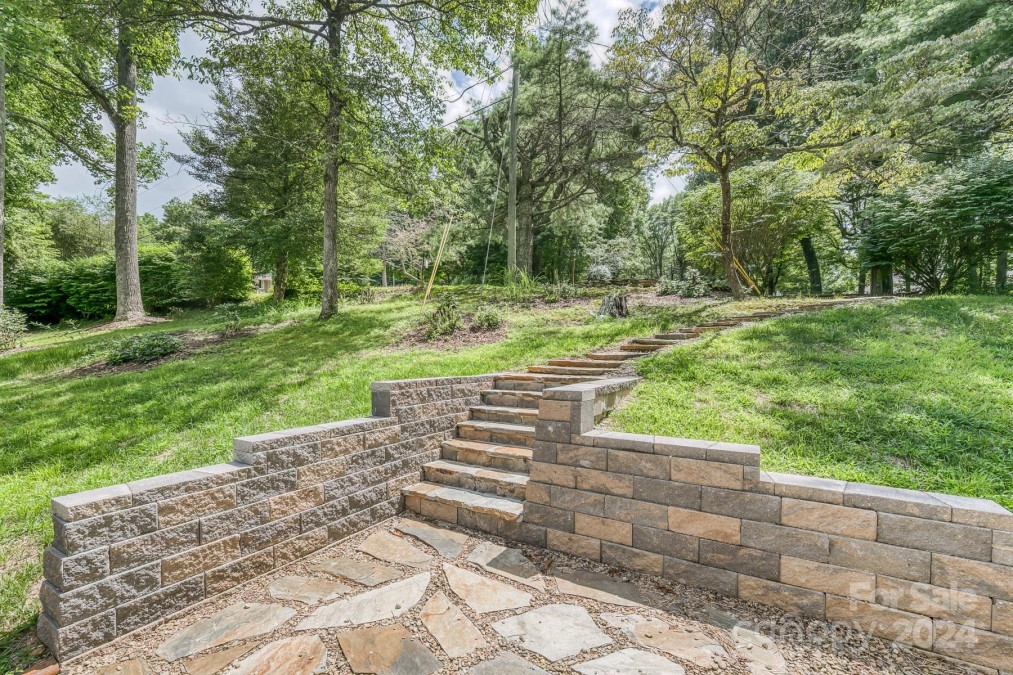 294 Martha Dr Spruce Pine, NC 28777