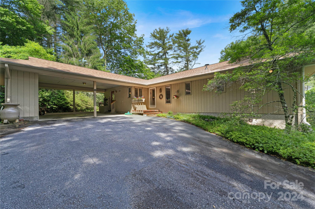 404 Glen Cannon Dr Pisgah Forest, NC 28768