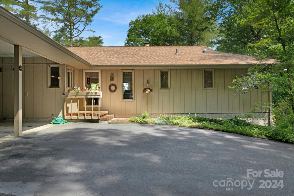 404 Glen Cannon Dr Pisgah Forest, NC 28768