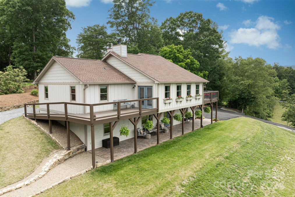 111 Bridlewood Trl Mills River, NC 28759