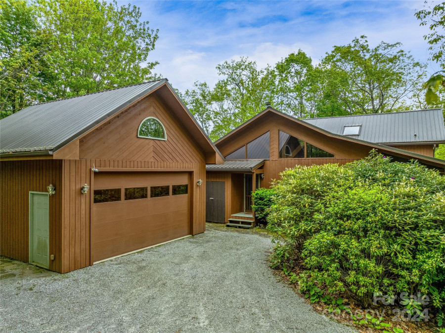 678 Hawk Mountain Rd Lake Toxaway, NC 28747