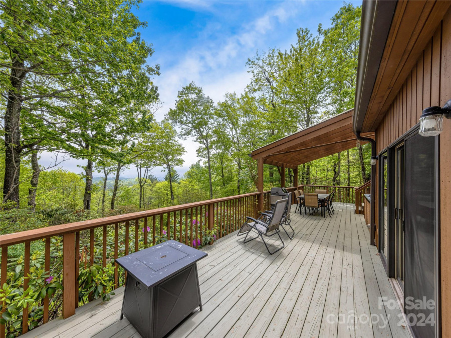 678 Hawk Mountain Rd Lake Toxaway, NC 28747