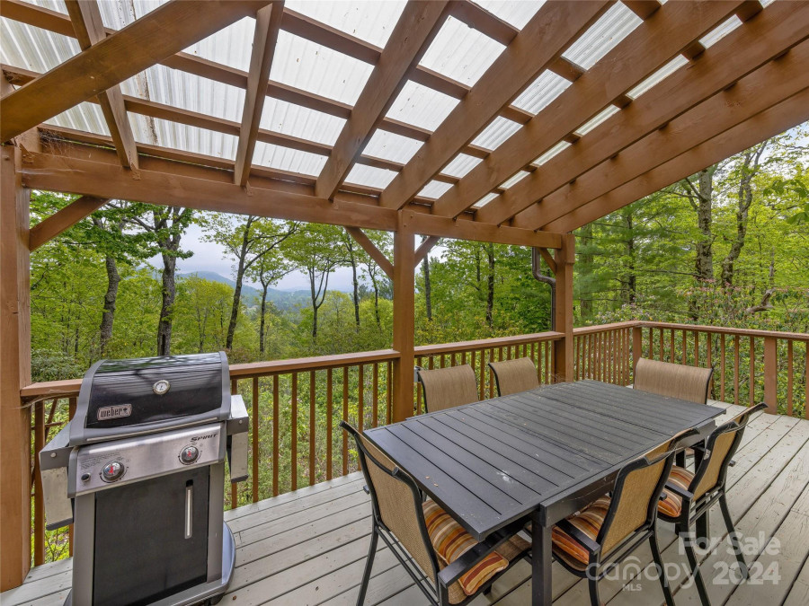 678 Hawk Mountain Rd Lake Toxaway, NC 28747