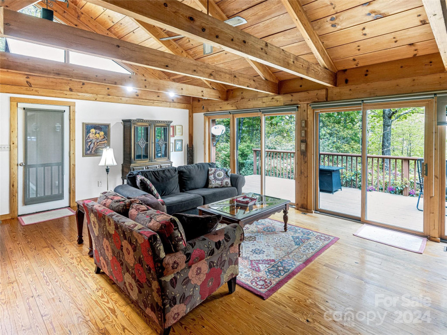 678 Hawk Mountain Rd Lake Toxaway, NC 28747