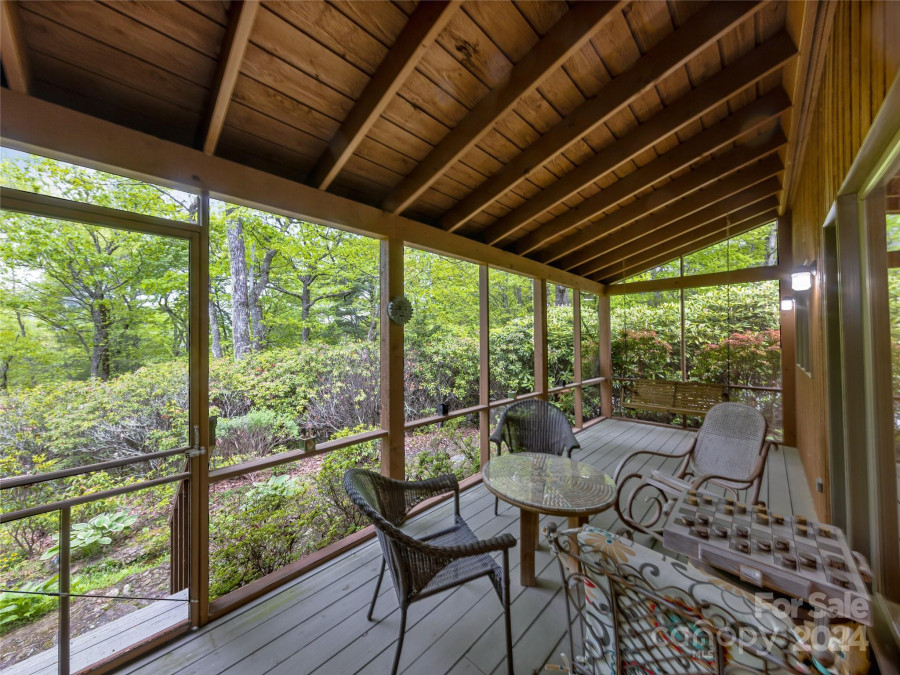 678 Hawk Mountain Rd Lake Toxaway, NC 28747