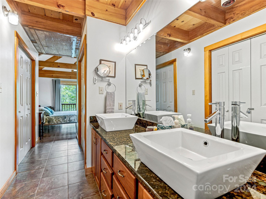 678 Hawk Mountain Rd Lake Toxaway, NC 28747