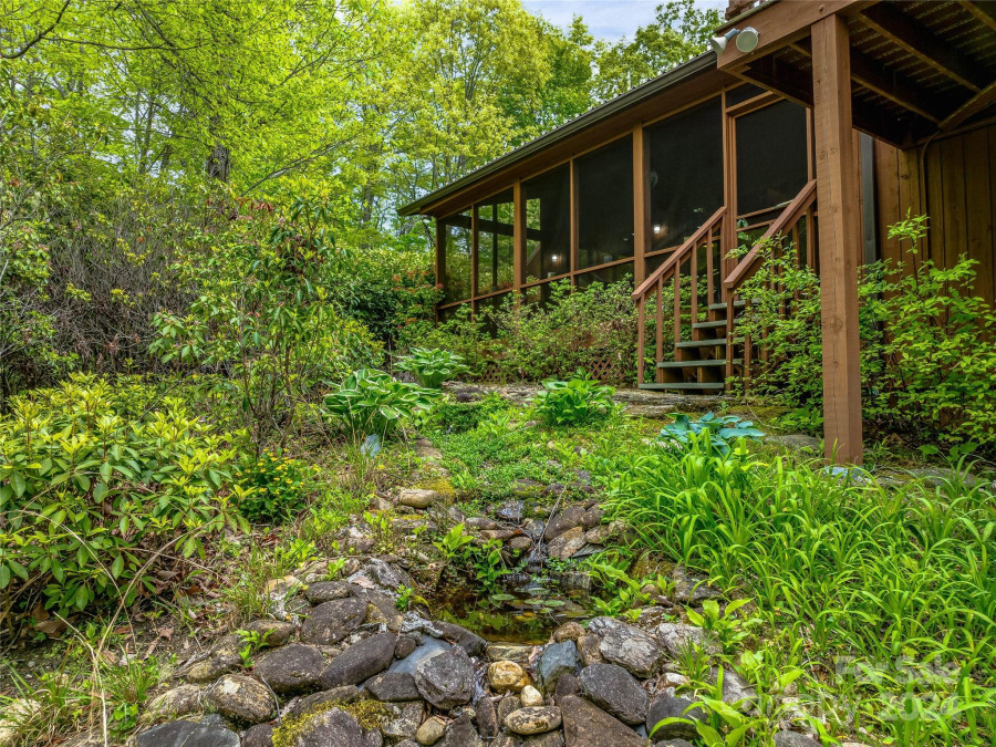 678 Hawk Mountain Rd Lake Toxaway, NC 28747