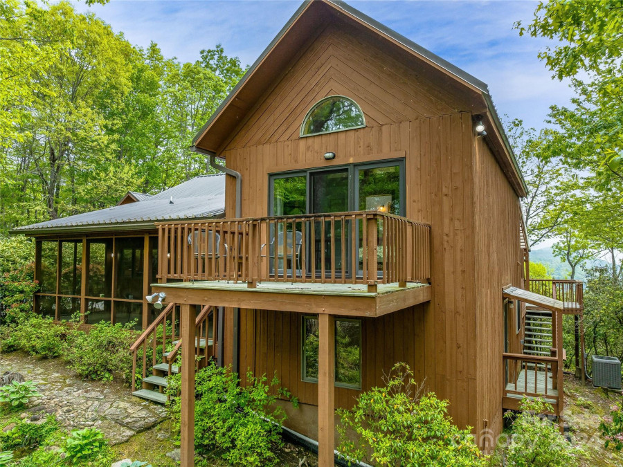 678 Hawk Mountain Rd Lake Toxaway, NC 28747