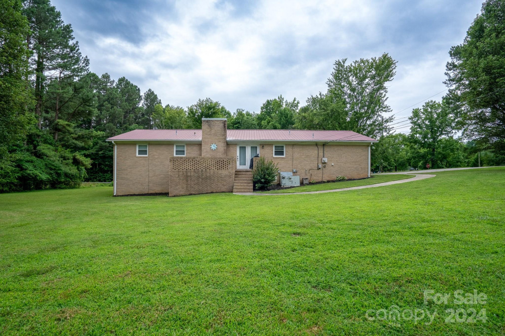 1614 Mountain Creek Rd Albemarle, NC 28001