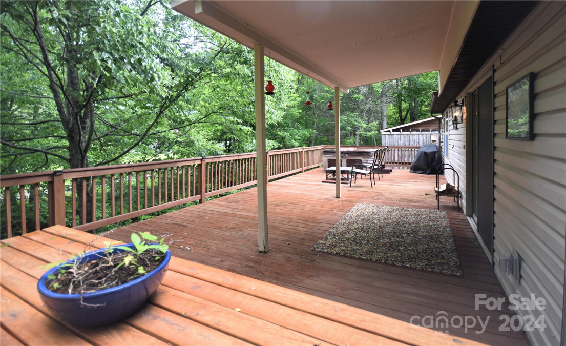 284 Caldwell Dr Maggie Valley, NC 28751