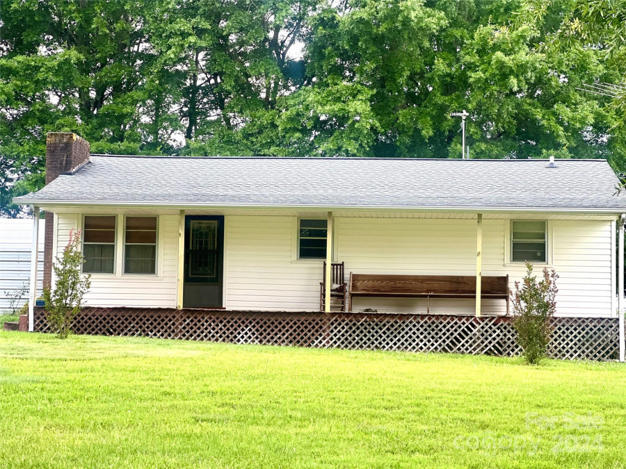 24 Wallace Ln Hiddenite, NC 28636