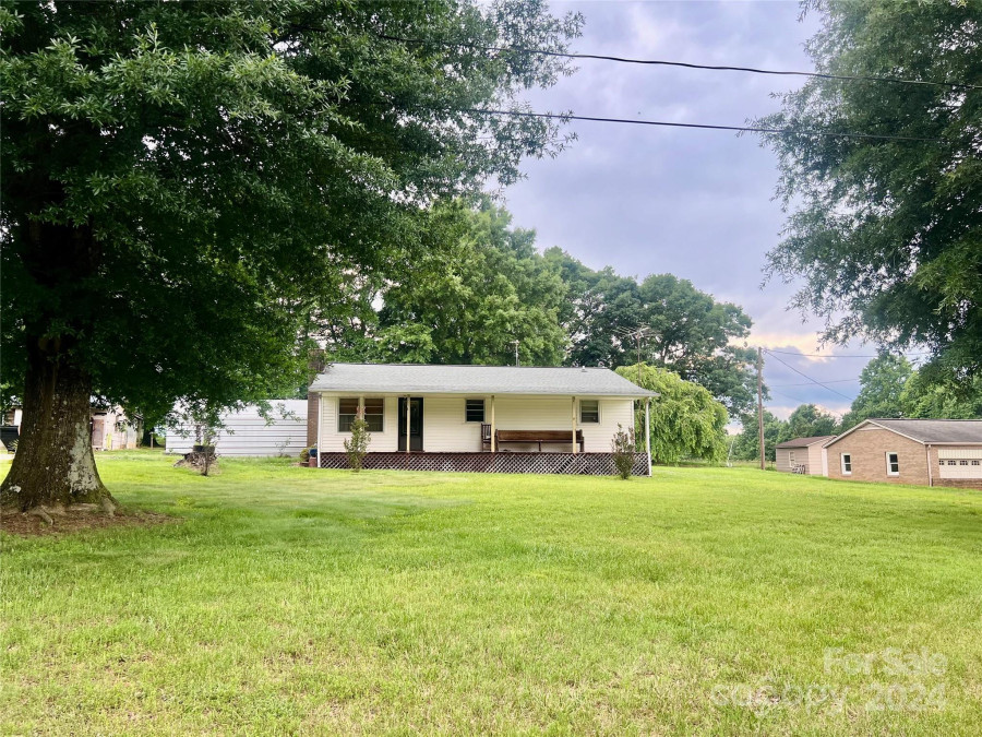 24 Wallace Ln Hiddenite, NC 28636