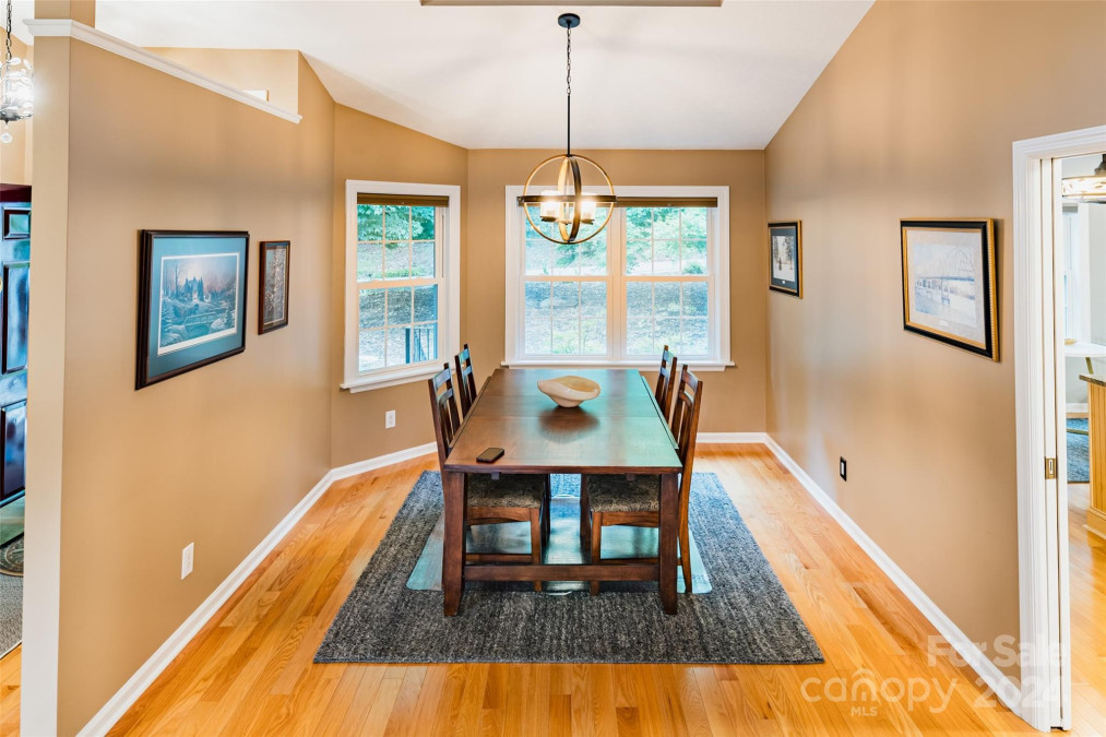 124 Jenny Lind Dr Hendersonville, NC 28791