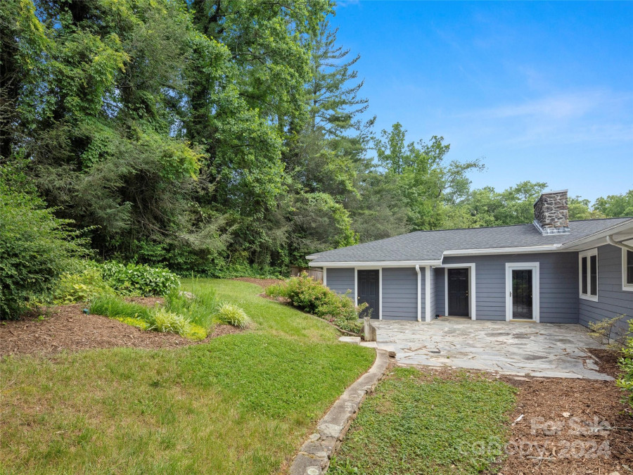 1 Oak Forest Dr Asheville, NC 28803