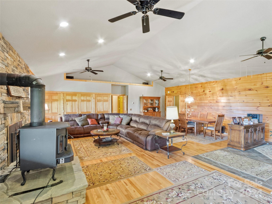 263 Wolf Mountain Rd Green Mountain, NC 28740