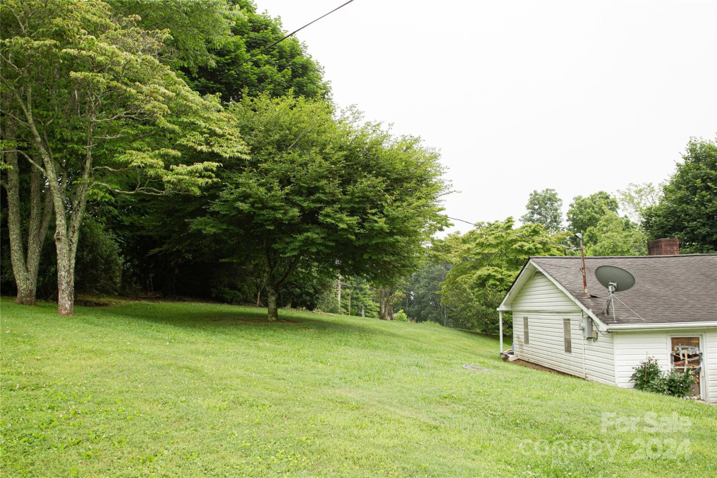 34 Vance Dr Spruce Pine, NC 28777