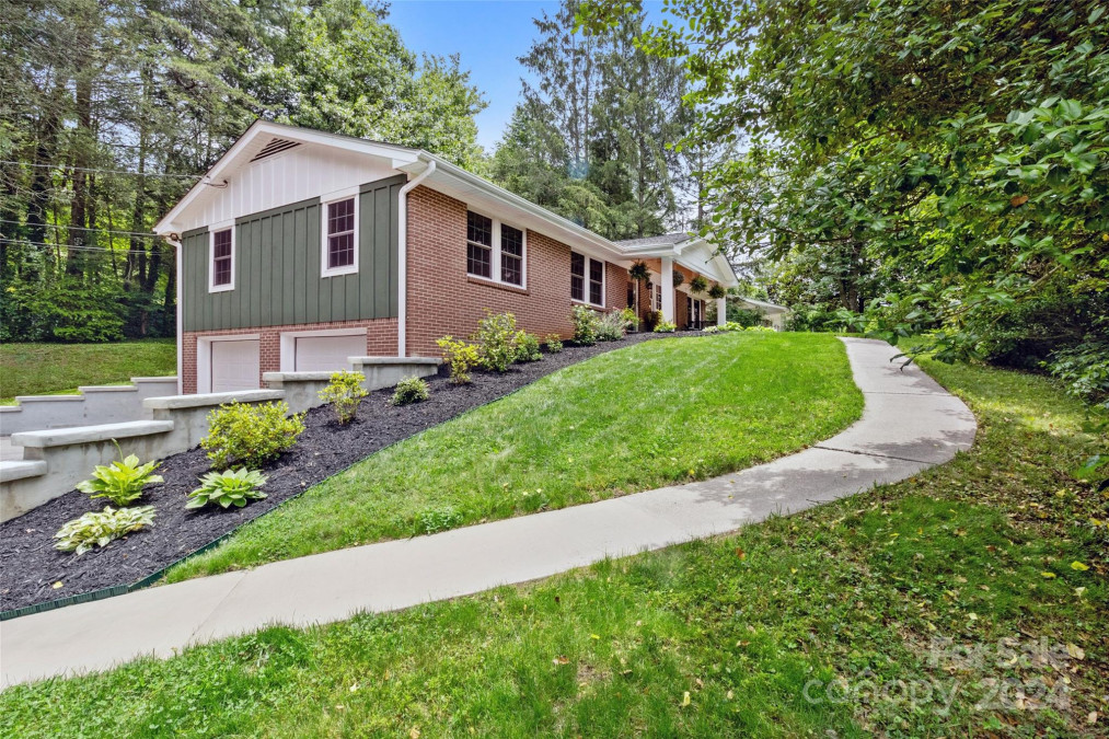 125 Woodland Hills Rd Asheville, NC 28804