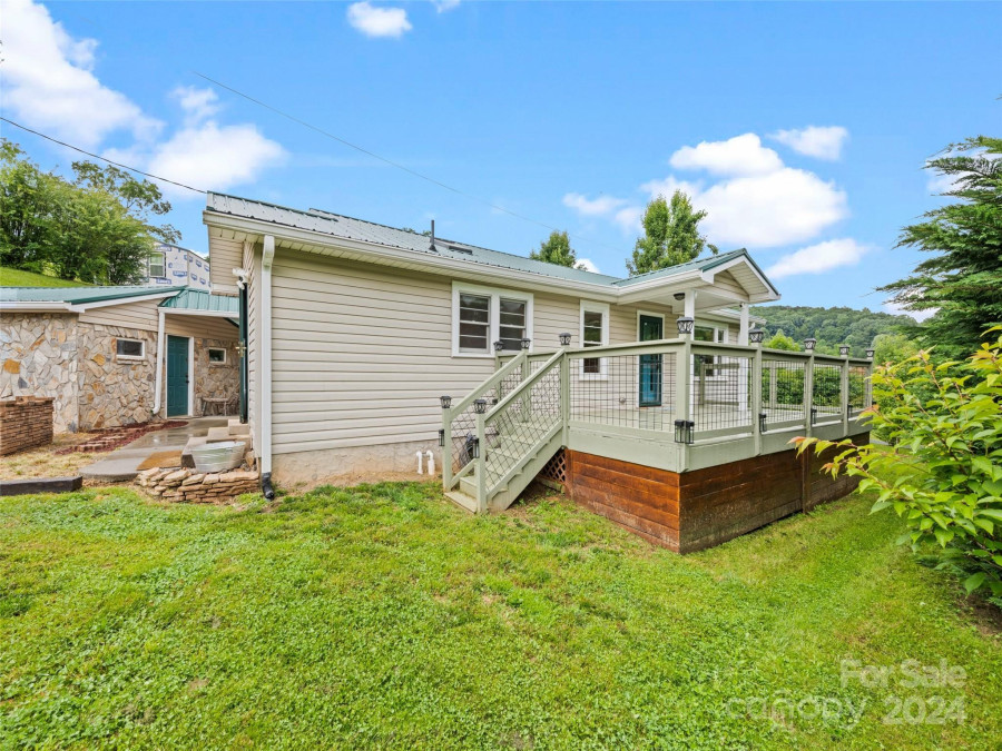 402 Log Cabin Rd Waynesville, NC 28786