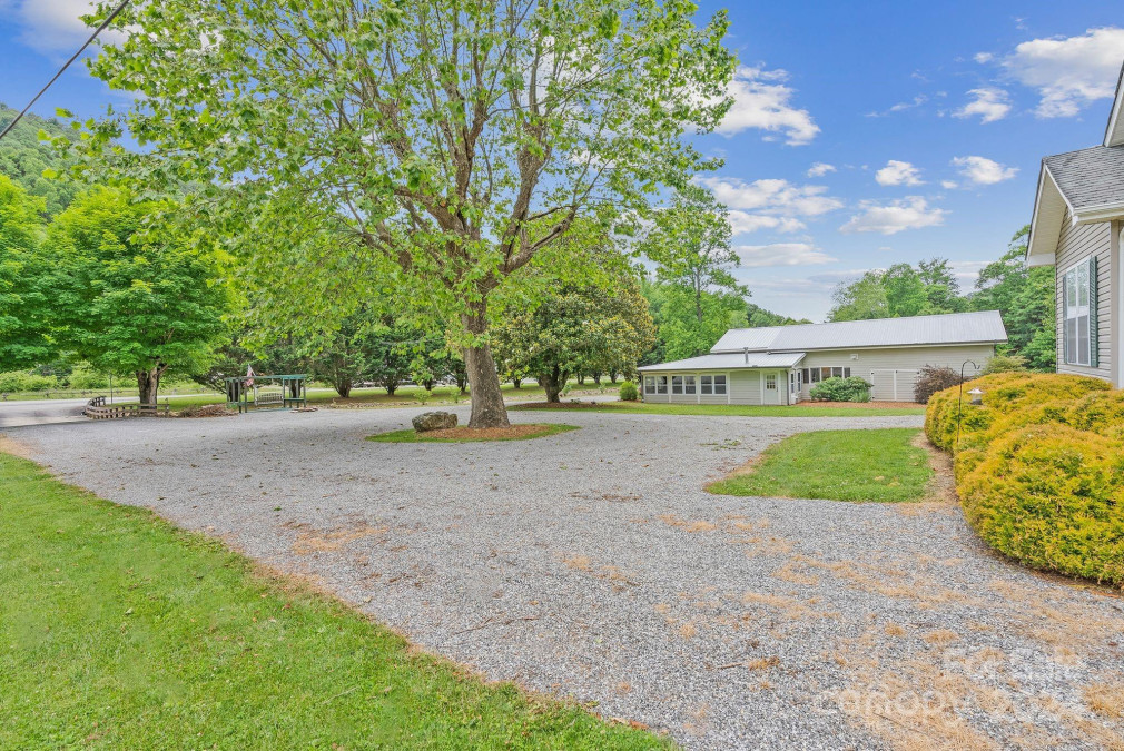 632 and 656 Fork Rd Barnardsville, NC 28709