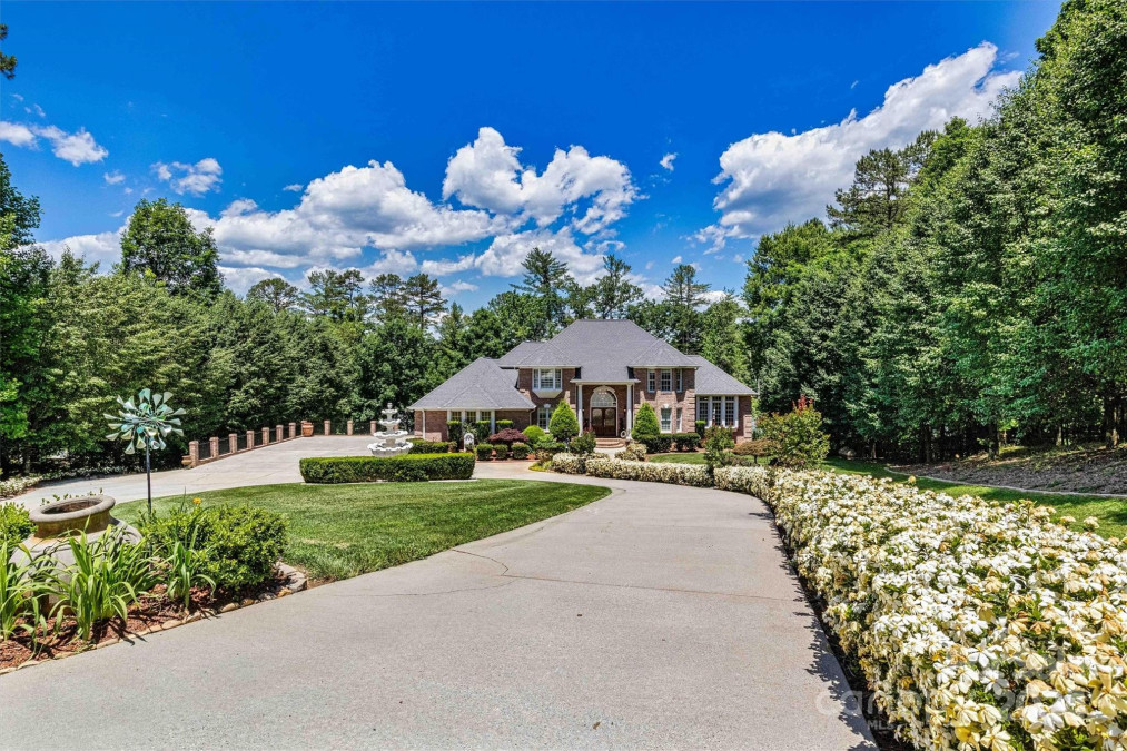302 Riverwalk Dr Connelly Springs, NC 28612