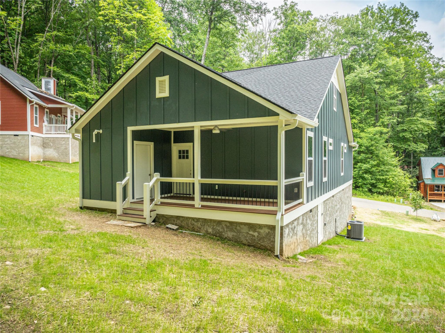 611 Twinbrook Ln Maggie Valley, NC 28751