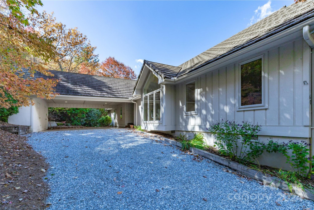 60 Lakeside Trl Lake Toxaway, NC 28747