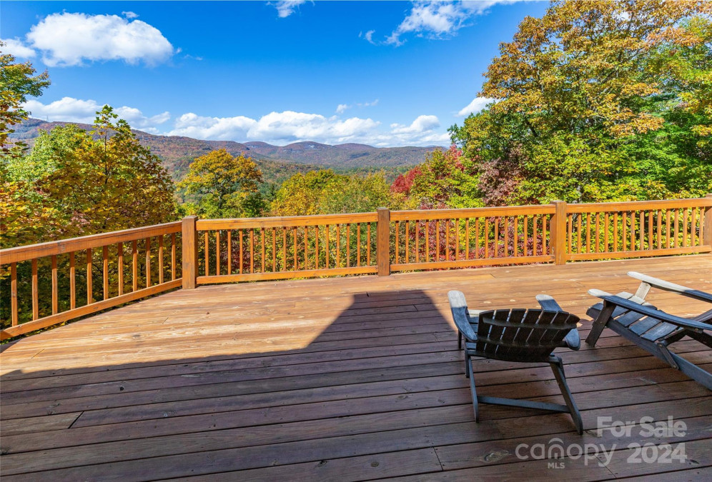 60 Lakeside Trl Lake Toxaway, NC 28747