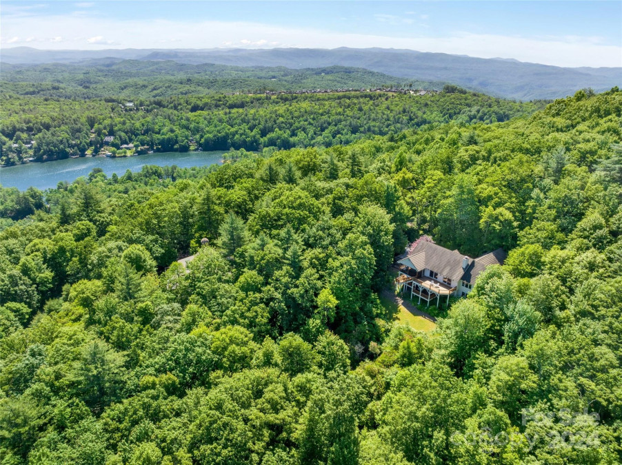 60 Lakeside Trl Lake Toxaway, NC 28747