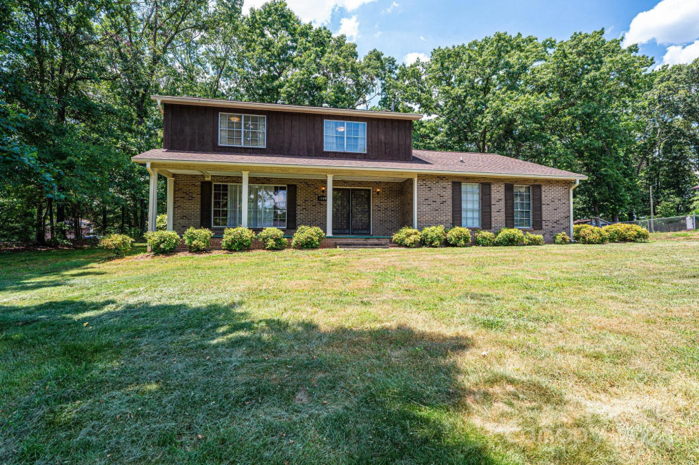 2340 Horseshoe Bend Rd Hickory, NC 28601