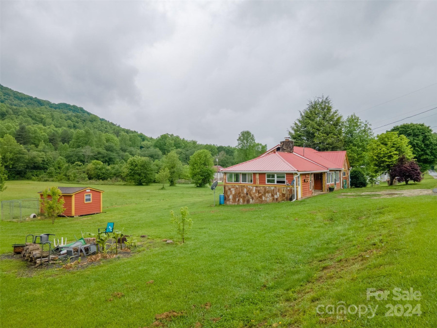 3338 Yellow Creek Rd Robbinsville, NC 28771