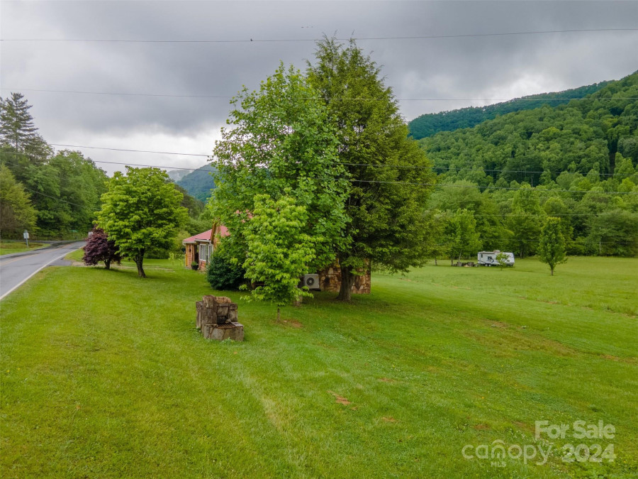 3338 Yellow Creek Rd Robbinsville, NC 28771