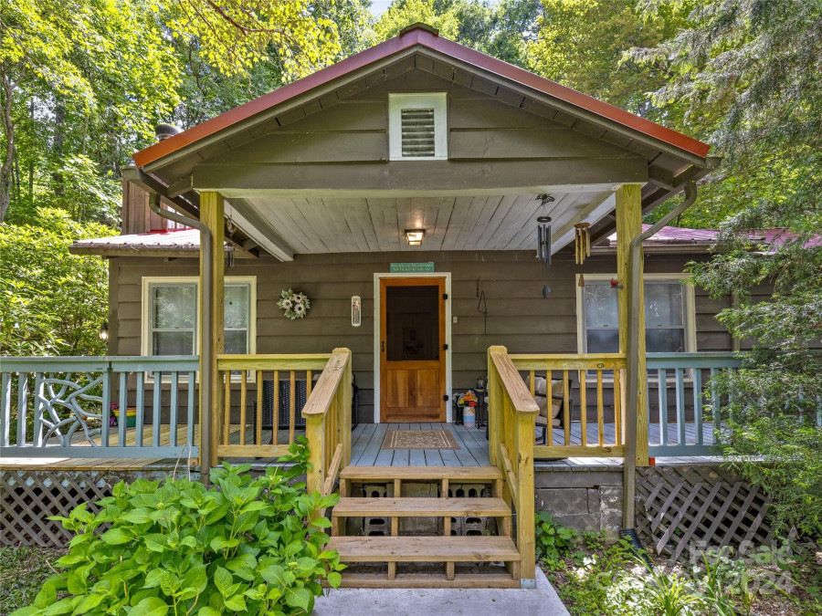 5 Heady Mountain Rd Cashiers, NC 28717