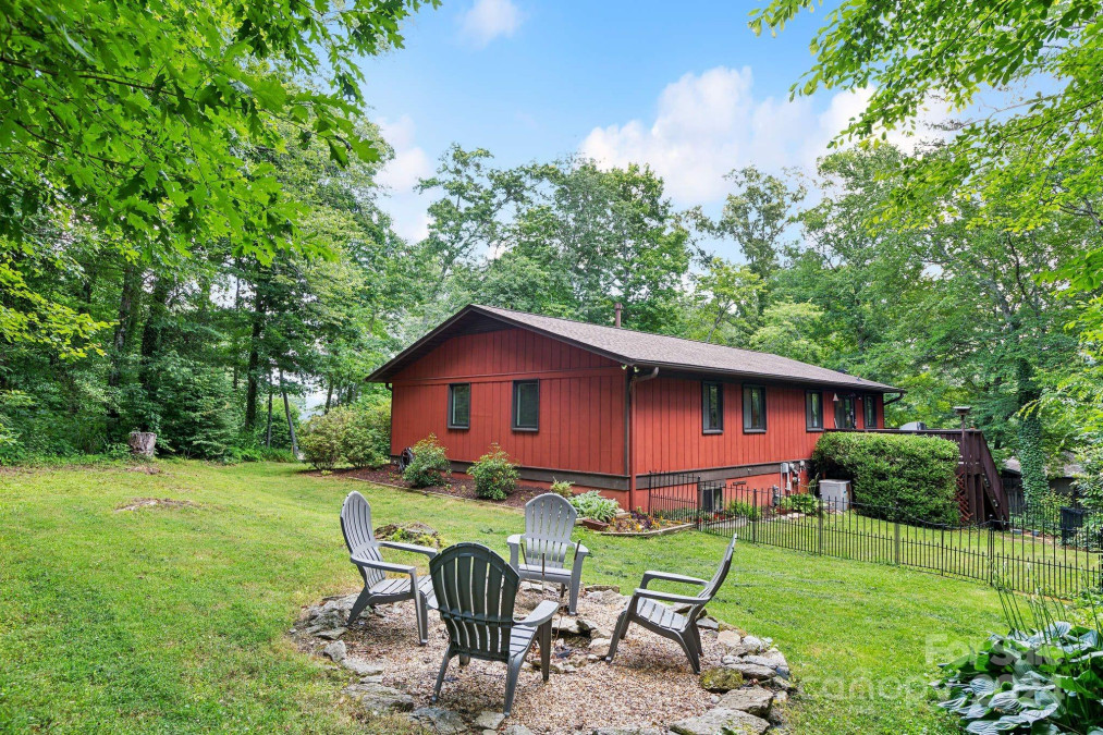 3115 Hickory Hill Rd Hendersonville, NC 28792