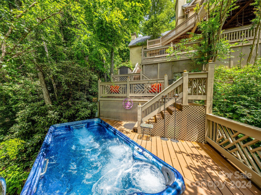 20 Clear Spring Dr Asheville, NC 28803