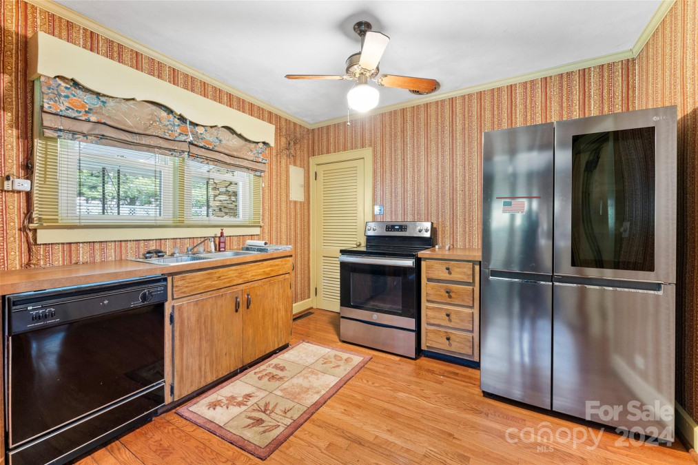 106 Vance St Hendersonville, NC 28739