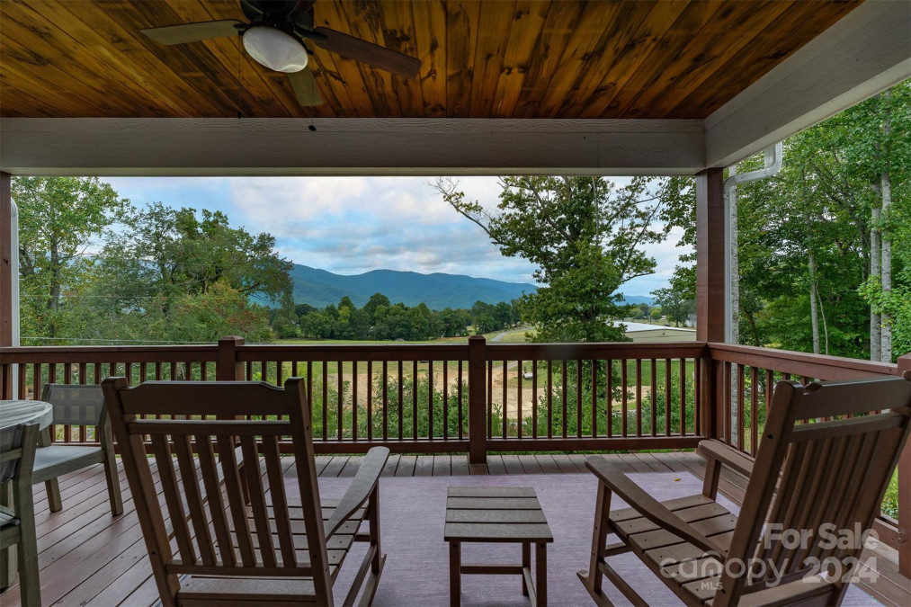 116 Whispering Wind Dr Black Mountain, NC 28711