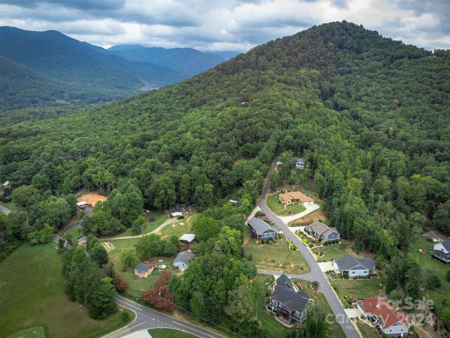 116 Whispering Wind Dr Black Mountain, NC 28711