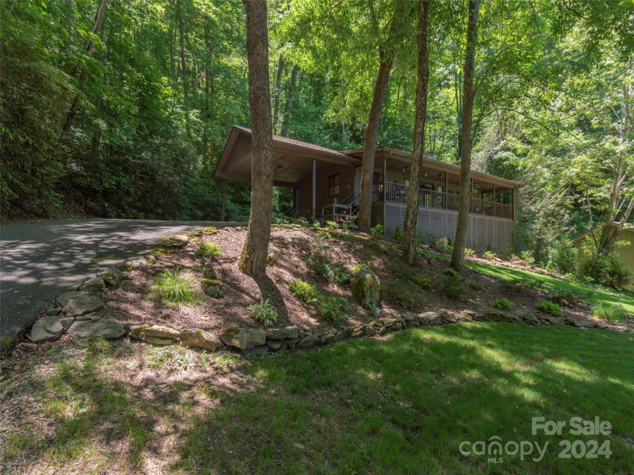 404 Old Country Rd Waynesville, NC 28786