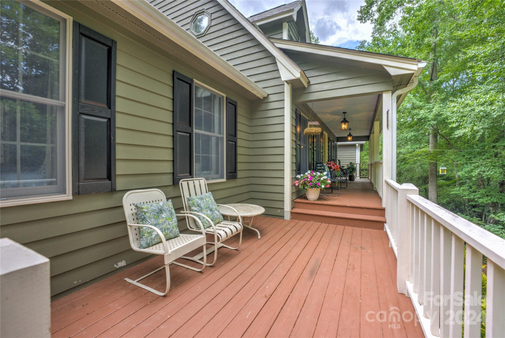 5 Cobble Hill Rd Fairview, NC 28730