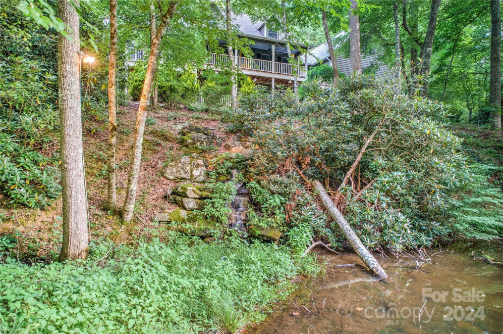 5 Cobble Hill Rd Fairview, NC 28730