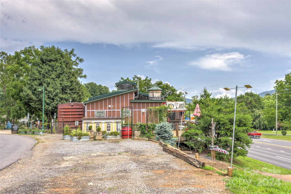 5 Cobble Hill Rd Fairview, NC 28730