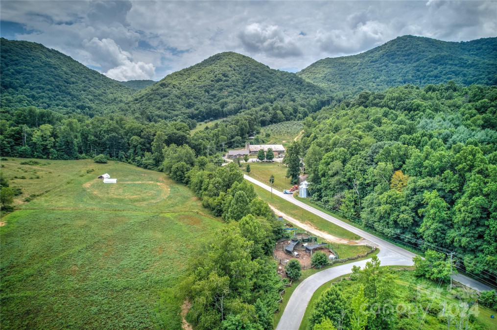 5 Cobble Hill Rd Fairview, NC 28730